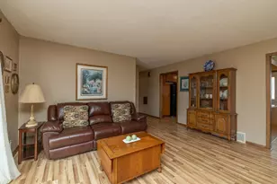 6055 Scenic Rd, Minnetonka, MN 55345 - Photo 7