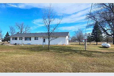 101 Pacific Avenue, Donnelly, MN 56235 - Photo 3