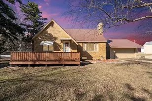 886 141st St, Pipestone, MN 56164 - Photo 1