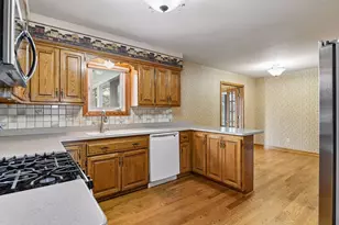 8224 Hillside Dr, Eden Prairie, MN 55347 - Photo 3