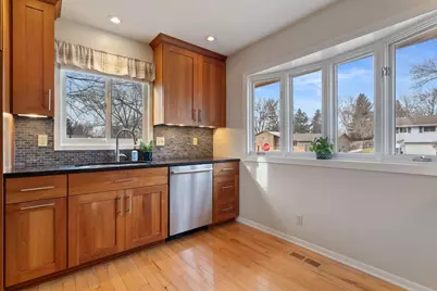 239 16th Avenue SW, New Brighton, MN 55112 - Photo 5