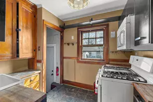 2323 Golden Valley Rd, Minneapolis, MN 55411 - Photo 9