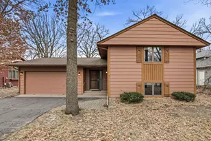 1810 11th Ave SE, Saint Cloud, MN 56304 - Photo 1