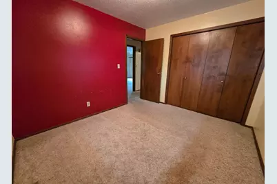 302 8th Avenue NW, Pipestone, MN 56164 - Photo 21