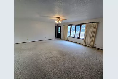 302 8th Avenue NW, Pipestone, MN 56164 - Photo 11