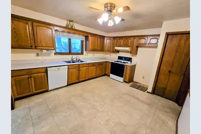 302 8th Avenue NW, Pipestone, MN 56164 - Photo 3