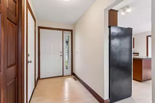 19440 Vine Ridge Rd, Shorewood, MN 55331 - Photo 3