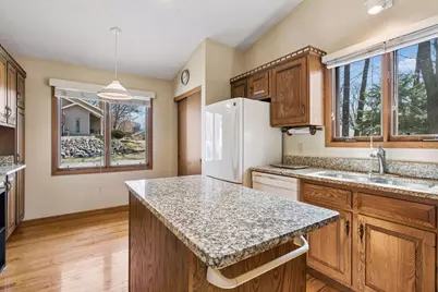 5301 Yorktown Lane N, Plymouth, MN 55442 - Photo 9