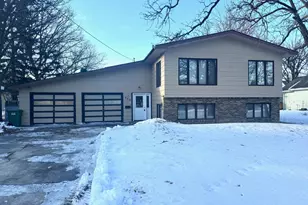 302 5th St SE, Roseau, MN 56751 - Photo 1