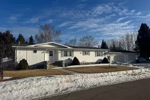 103 8th St SW, Roseau, MN 56751 - Photo 1