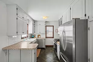 2016 Sherwood Ave, Saint Paul, MN 55119 - Photo 7