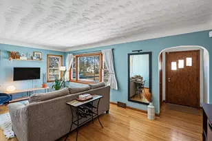 2016 Sherwood Ave, Saint Paul, MN 55119 - Photo 3