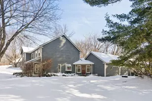 5221 Knob Hill Ct, Minnetonka, MN 55345 - Photo 3