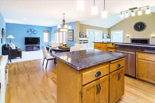 648 Welland Ct, Eagan, MN 55123 - Photo 9