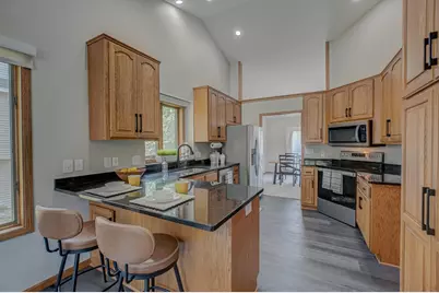 1612 Golf View Drive, River Falls, WI 54022 - Photo 11