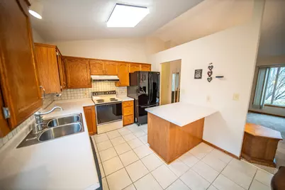 3919 Huntington Lane NW, Rochester, MN 55901 - Photo 9