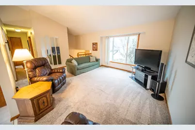 3919 Huntington Lane NW, Rochester, MN 55901 - Photo 5