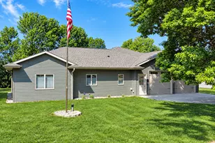 431 Elizabeth Ave, Lake Wilson, MN 56151 - Photo 1