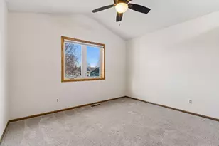 1011 Boston Hill Rd, Eagan, MN 55123 - Photo 15