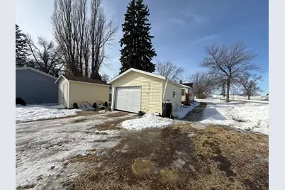 124 State Avenue N, Thief River Falls, MN 56701 - Photo 3