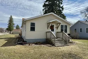 124 State Ave N, Thief River Falls, MN 56701 - Photo 1