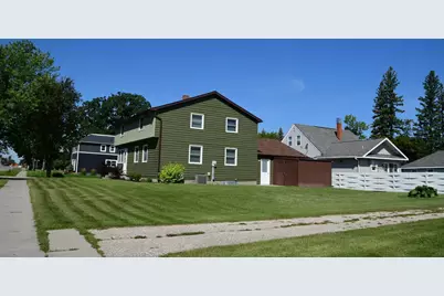 401 Center Street E, Roseau, MN 56751 - Photo 3