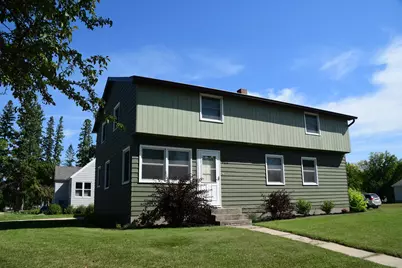 401 Center Street E, Roseau, MN 56751 - Photo 1