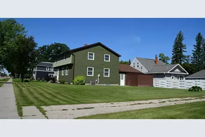 401 Center Street E, Roseau, MN 56751 - Photo 3