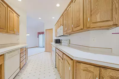 302 Fairway Drive, Casselton, ND 58012 - Photo 11