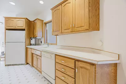 302 Fairway Drive, Casselton, ND 58012 - Photo 13