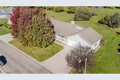 302 Fairway Drive, Casselton, ND 58012 - Photo 3