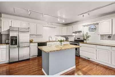 9516 Park Avenue S, Bloomington, MN 55420 - Photo 3