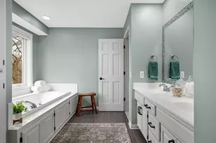 8595 Drake Ct, Chanhassen, MN 55317 - Photo 27