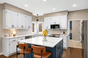 8595 Drake Ct, Chanhassen, MN 55317 - Photo 3