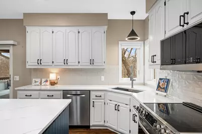 8595 Drake Court, Chanhassen, MN 55317 - Photo 13