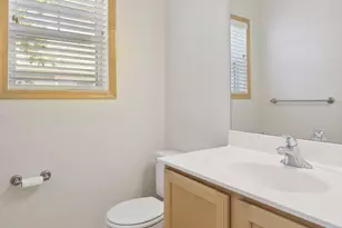 8296 Townsend Dr, Eden Prairie, MN 55344 - Photo 15