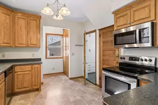 607 Simpson St, Saint Paul, MN 55104 - Photo 9