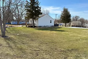 516 W Minnesota Ave, Mahnomen, MN 56557 - Photo 3