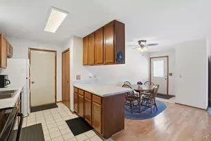 789 Parkside Dr, Vadnais Heights, MN 55127 - Photo 7