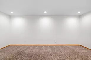 952 Moonlight Dr, Woodbury, MN 55125 - Photo 17