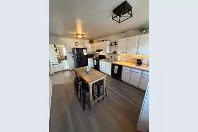 308 W Douglas Avenue, Fergus Falls, MN 56537 - Photo 7