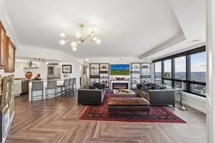 168 6th St E, Saint Paul, MN 55101 - Photo 1