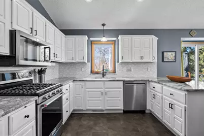 1431 Hazelcrest Drive, Hudson, WI 54016 - Photo 9