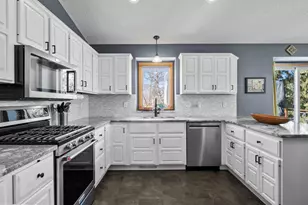 1431 Hazelcrest Dr, Hudson, WI 54016 - Photo 9