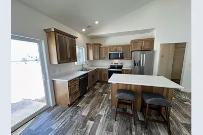 916 NW 7th Avenue NW, Perham, MN 56573 - Photo 3