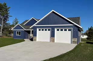 916 NW 7th Ave NW, Perham, MN 56573 - Photo 7