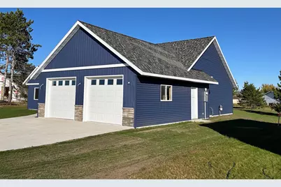 916 NW 7th Avenue NW, Perham, MN 56573 - Photo 9