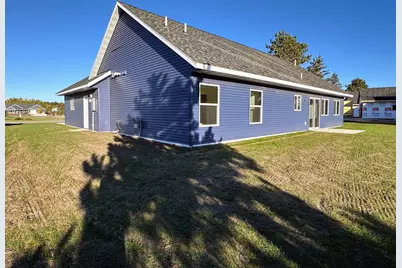 916 NW 7th Avenue NW, Perham, MN 56573 - Photo 9