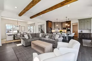 1886 Della Dr, Chanhassen, MN 55317 - Photo 11