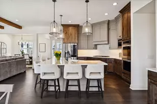 1886 Della Dr, Chanhassen, MN 55317 - Photo 17